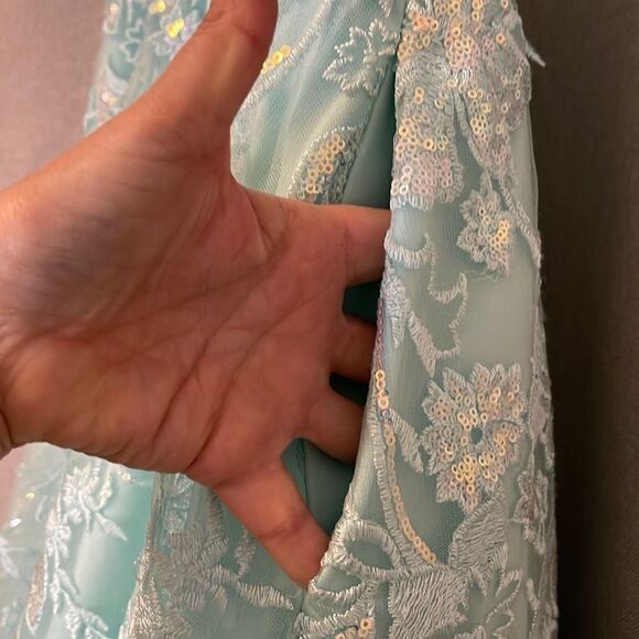 Ellie Wilde Mon Cheri Prom Dress. Size 6. Sea foam Green w/opalescent sequins. - Picture 9 of 14